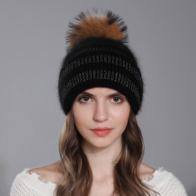 Chapéu quente de inverno tricotado com bola de pele de guaxinim de coelho, estilo versátil de chapéu pulôver com fio prateado da moda feminina_voghion.com