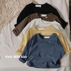 柔らかいモチモチの肌の子供のtシャツの純綿2023の新型の春の服装の男の子の女の子の韓国版のゆったりしている上着の純色の子供服