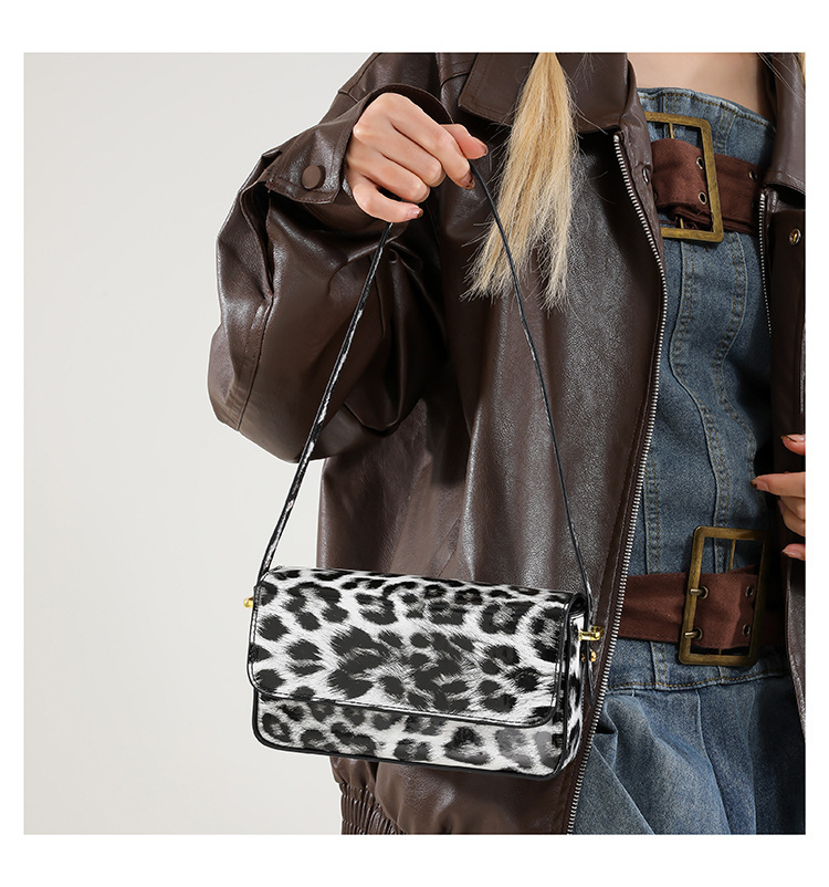 The 2024 new Korean-style fashionable leopard print individual women's single-shoulder crossbody underarm bag is now available. This year, simplicity is in vogue undefined