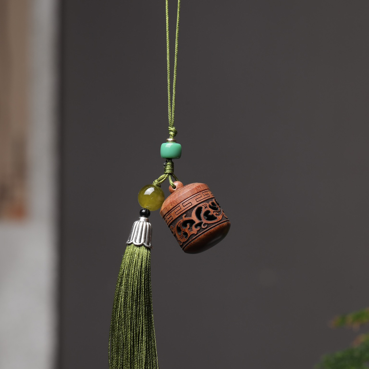 Wooden Gourd Incense Diffuser, Longevity Wish Hollow-Out Treasure Bottle with Tassel, Car Hanging Ornament, Suitable for Live Streaming