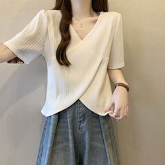 大きいサイズの不規則なVネック半袖Tシャツ、女性用夏の新しいスタイル、太ったmm、ゆったりとしたスリムなデザイン、クロスシックなトップス