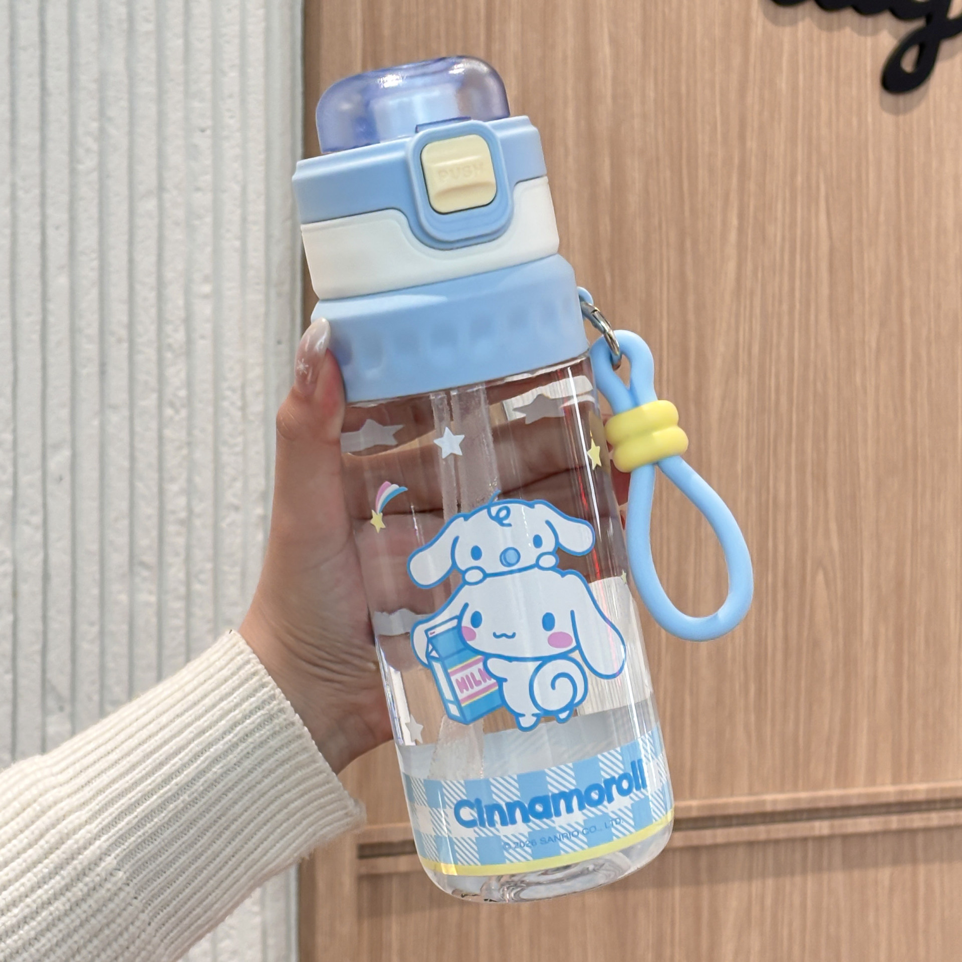 Sanrio tazas de agua de gran capacidad para niños, niñas encantadoras para estudiantes de primaria, 2026 nuevas tazas de spray de verano
