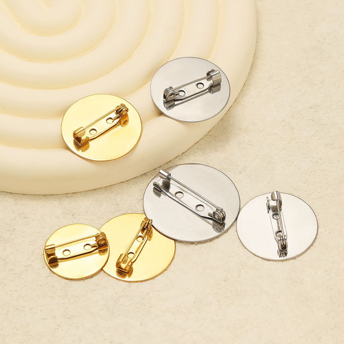 10 PCS/Package Quantity 304 Stainless Steel Material 10 PCS/Package 304 Stainless Steel Solid Color Brooch Base Tray