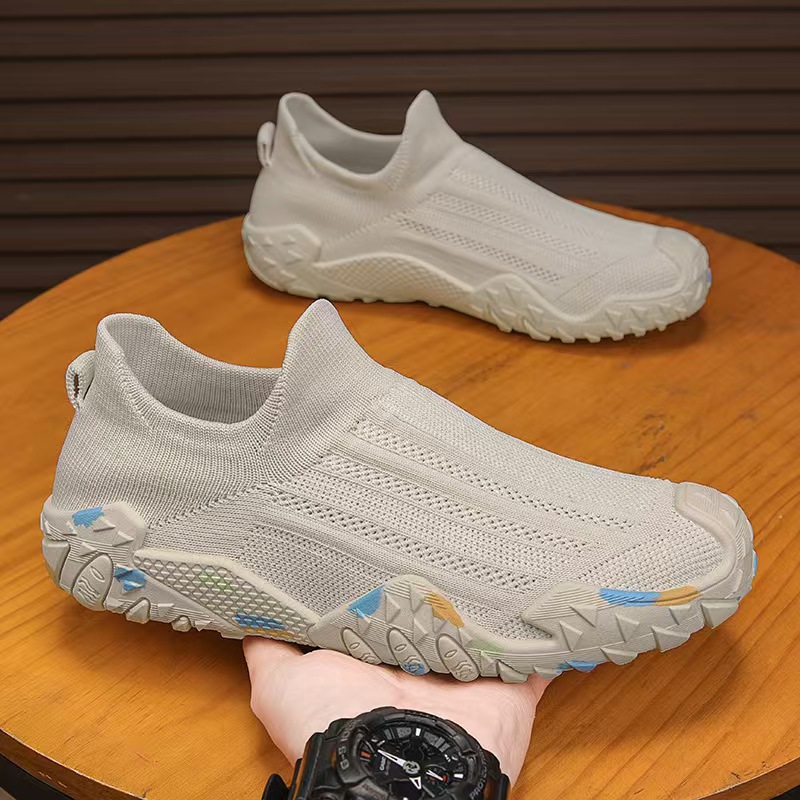 Fashionable breathable sneakers for leisure