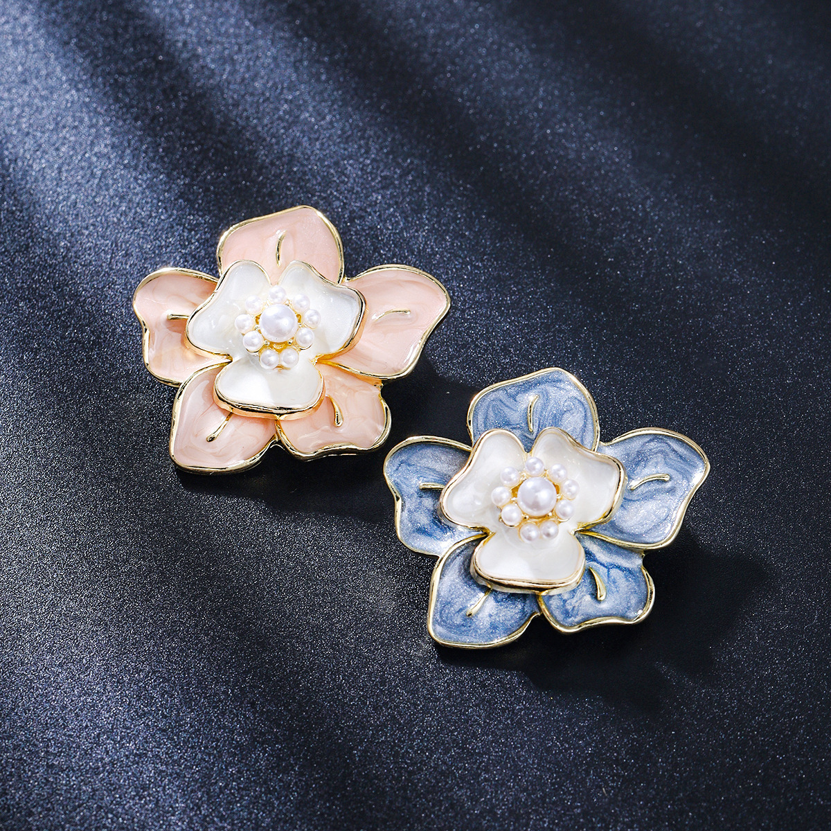 Versatile Camellia Brooch with a Small Fragrance Style, Luxurious and Elegant Enamel Painted Flower Pin, Neckline Anti-Exposure Buckle