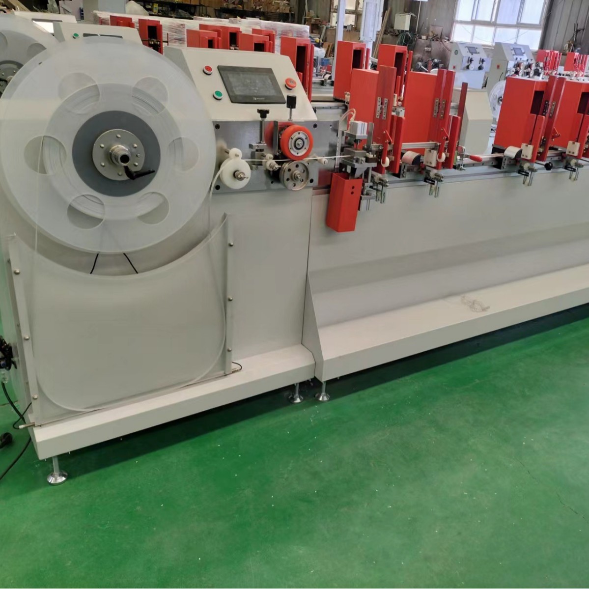 供应高速稳定型中空磁控电动百叶玻璃帘片机打片机百叶机器设备