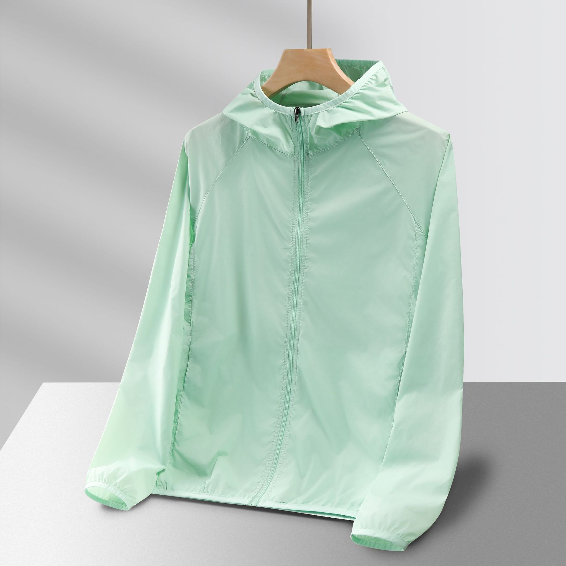 Color caramelo ropa de piel transpirable ultraligera al aire libre verano protección UV protección solar chaqueta superior hombres y mujeres personalizados