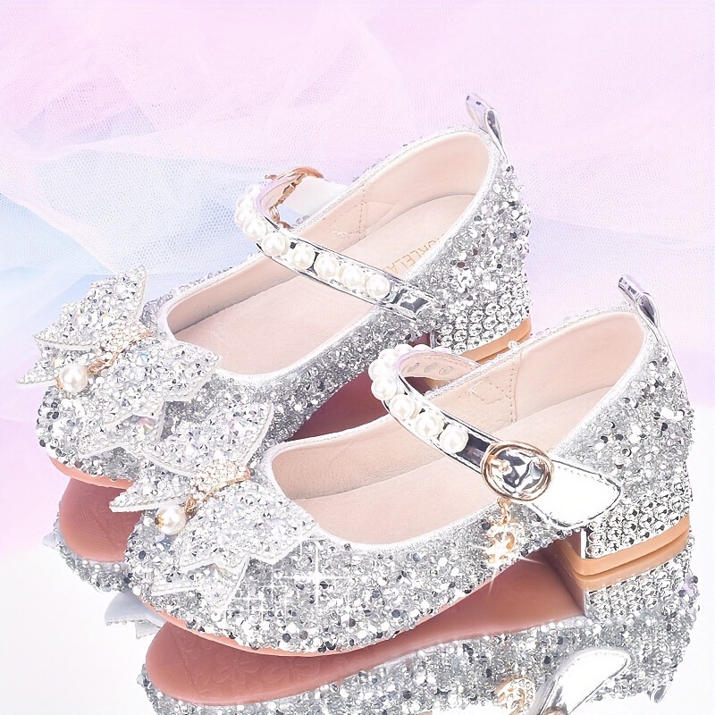 Cross-Border Payment in Silvery Elegantly Host the Catwalk Crystal