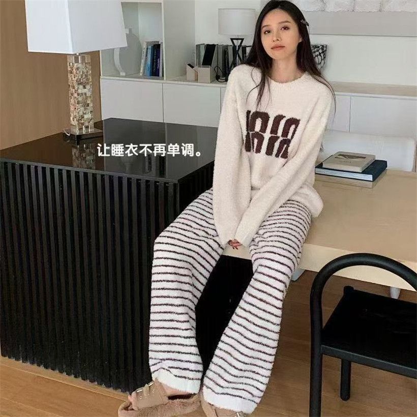 Al por mayor transfronterizo otoño y invierno rojo grueso calentamiento mitad de camisa de terciopelo pijama de mujer encantadora dulce dibujos animados cómodo abrigo para el hogar