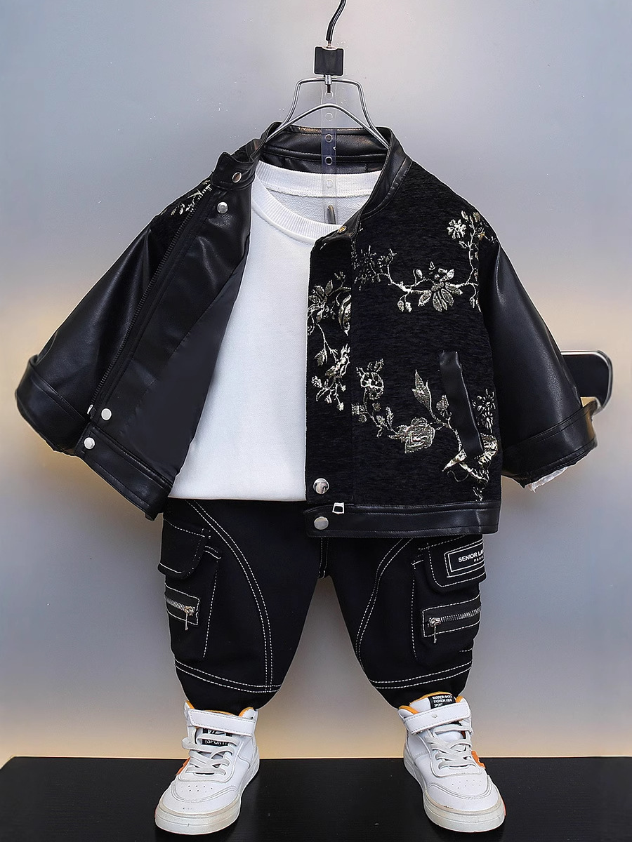 7696 niños más chaqueta de cuero de terciopelo chaqueta de costura otoño e invierno marea 2025 nueva chaqueta de cuero PU de cuello alto de estilo chino para niños