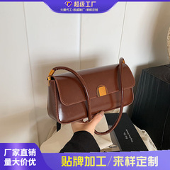 外国貿易の高級感がシンプルな通勤バッグ女性2025新型レトロなシングル肩脇下バッグファッションの棒バッグ