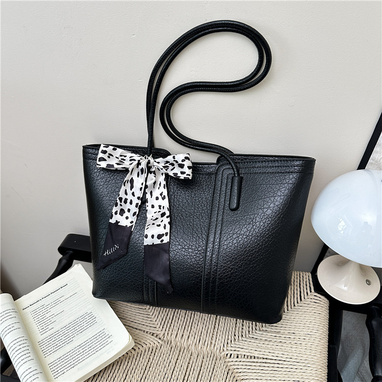 Fashionable new 2026 shoulder bag for middle-aged women, large-capacity handbag, crossbody bag, stylish underarm tote bag Fashionable new 2026 shoulder bag for middle-aged women, large-capacity handbag, crossbody bag, stylish underarm tote bag