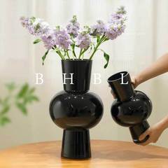 シンプルで現代的な中古の小さなガラスのアイデア高級感のある花瓶の置物リビングルームの黒い水養生け花の瓶