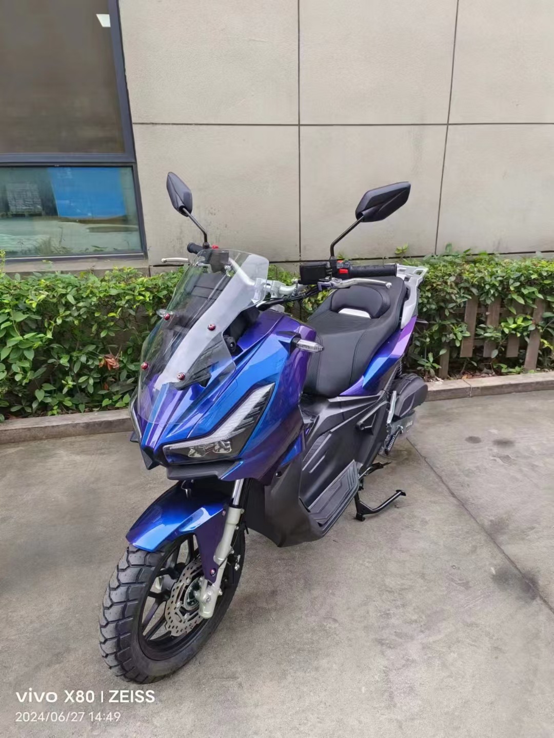 The Source Factory Specializes in Supplying Fuel-Efficient Scooters and Motorcycles to Amazon, Offering Two-Wheeled Motorcycles with Strong Power