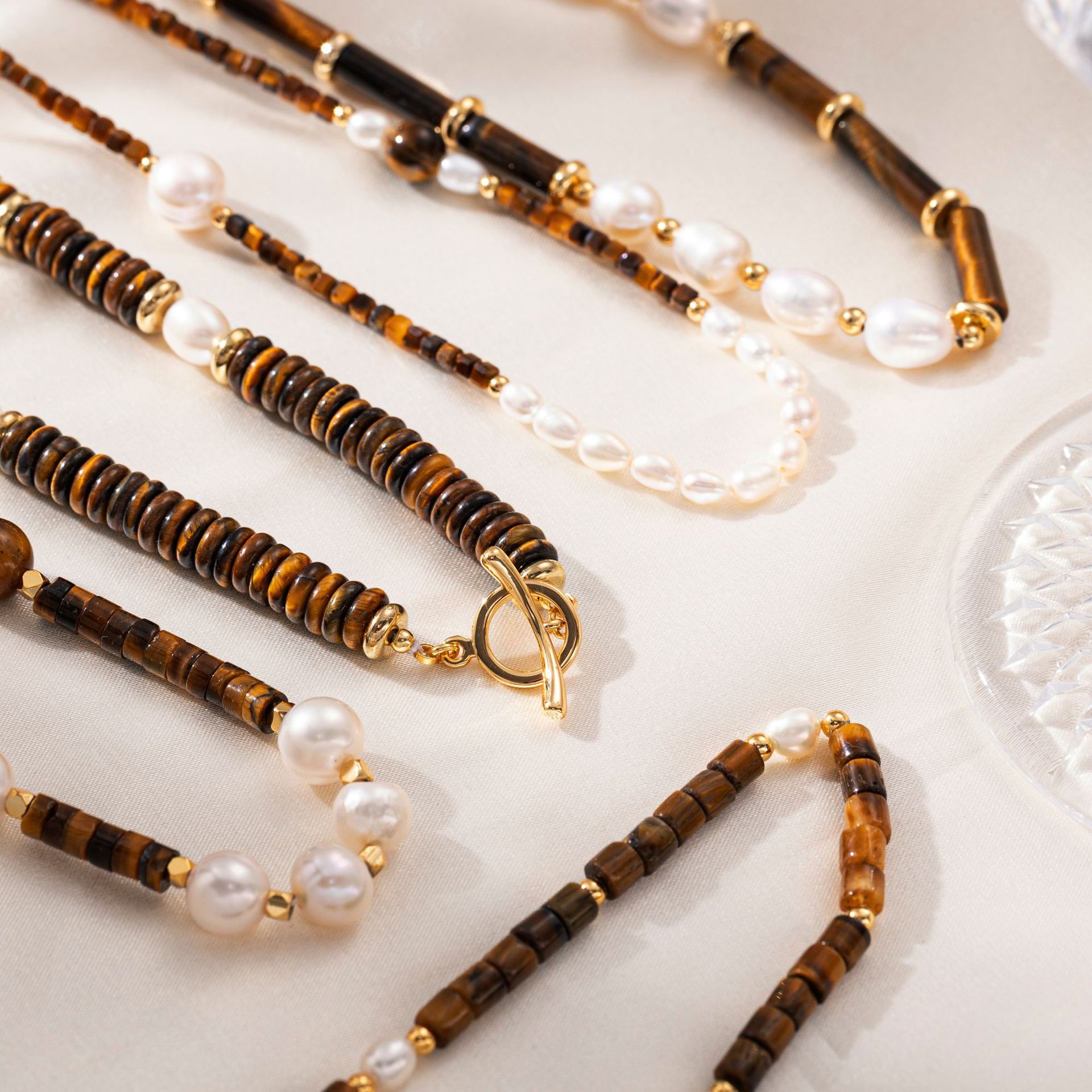 Europa y América retro langosta collar de piedra de ojo de tigre sensación de alto nivel de moda versátil no se desvanece nicho collar de perlas verdaderas mujeres