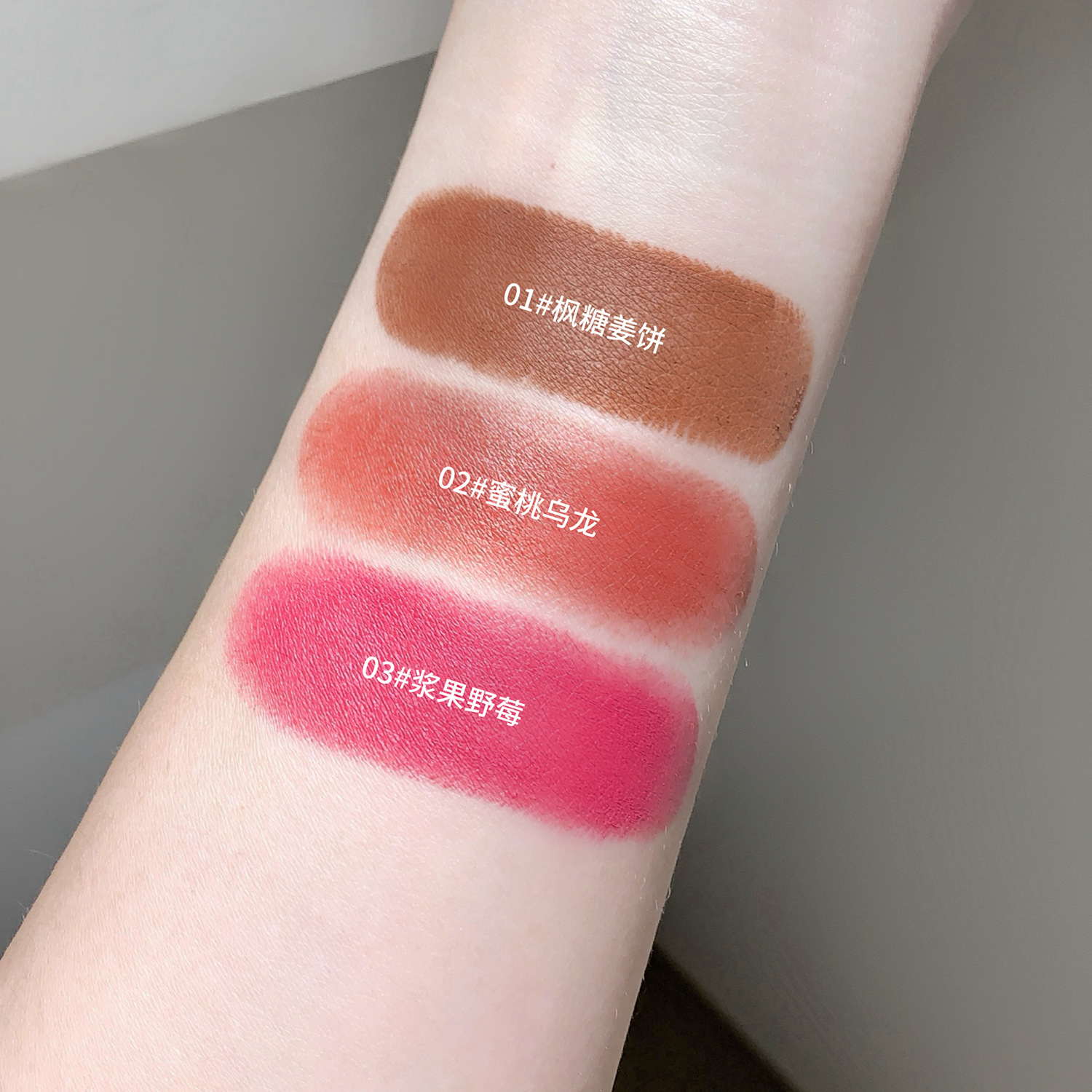 Kakashow doble cabeza blush, suave y suave, fácil de mancharse, maquillaje natural, blush transfronterizo.
