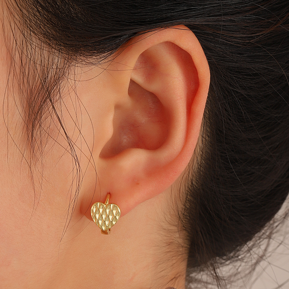 Simple Style Copper Micro Inlaid Zircon Flower Heart Earrings display picture 2