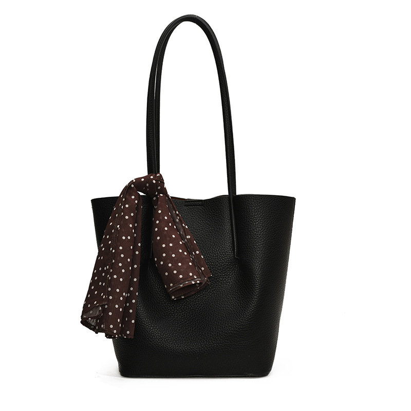 Bolsa especial ultra caliente transfronteriza para mujeres 2025 nueva textura versátil bolso axilar simple de gran capacidad mochila de viaje