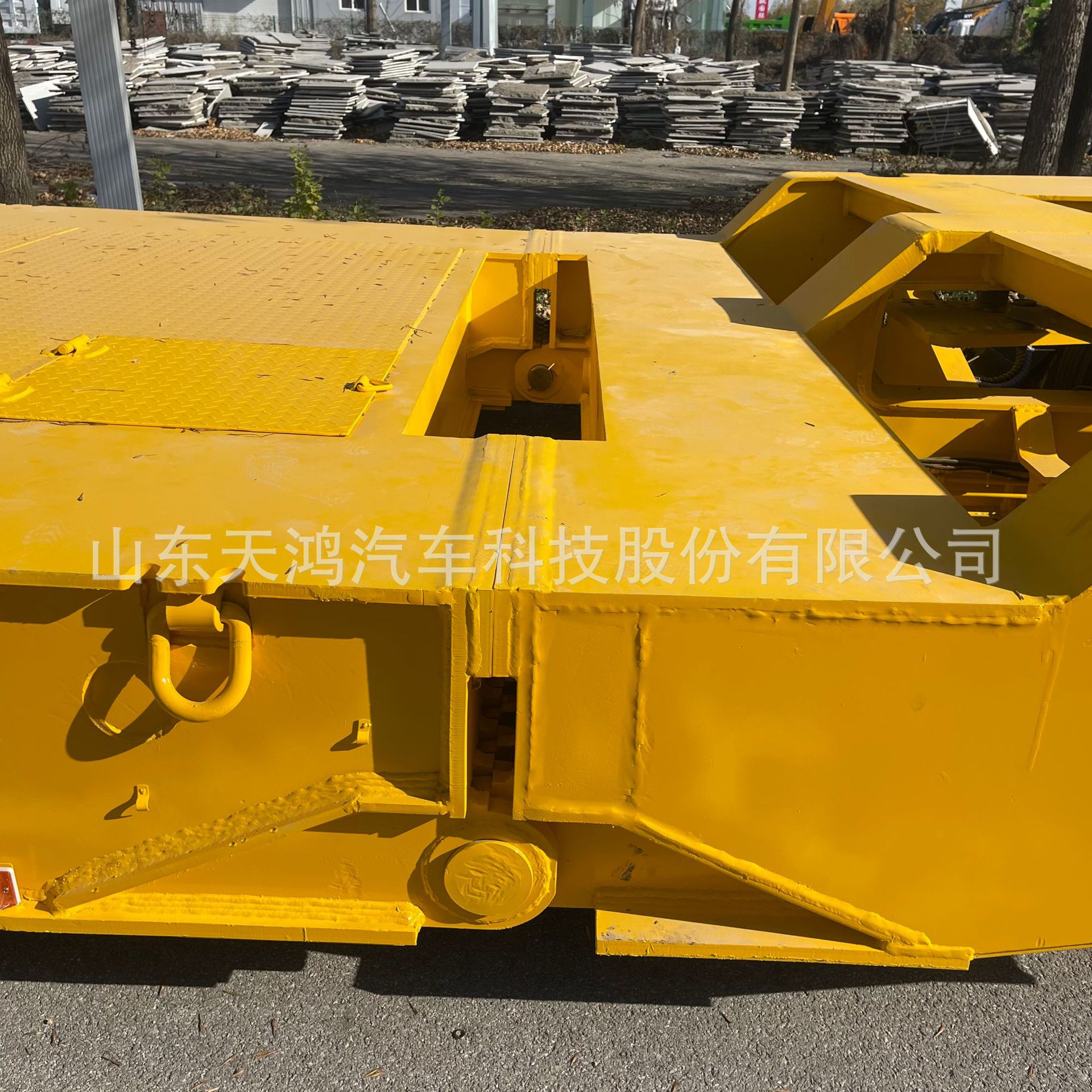 Manufacturer Sells Export Split Goose Head 5-Line 10-Axis Heavy-Duty Low-Bed Semi-Trailer Trailer Engineering Machinery Transportation