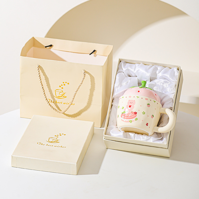 Taza de cerámica de oso de fresa con taza de regalo para chicas taza de marca doméstica de alto valor de pareja taza de desayuno de leche