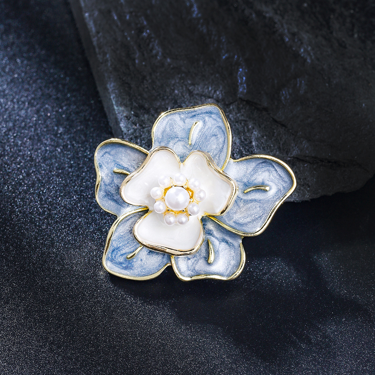Versatile Camellia Brooch with a Small Fragrance Style, Luxurious and Elegant Enamel Painted Flower Pin, Neckline Anti-Exposure Buckle