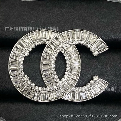 Chanel Double C Fragrance Star Heart Pearl Rhinestone Enamel Brooch Vintage Style High-End Brooch Collection (Yaxa sancaqları) - 1