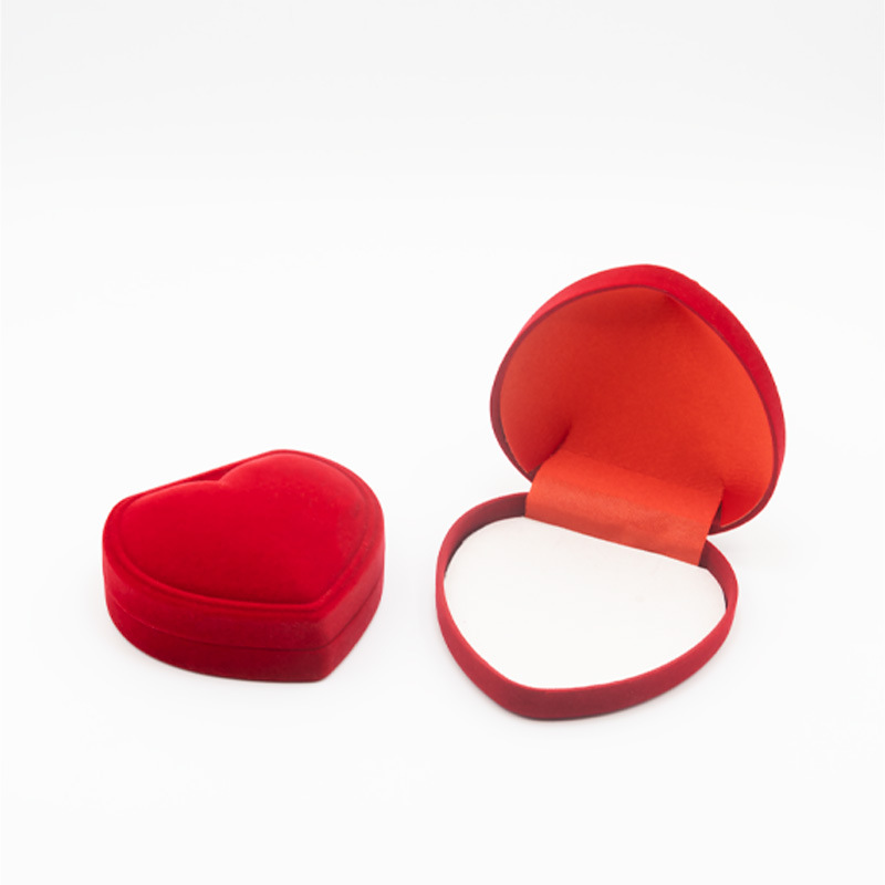 Caja de anillo de amor rojo Joyería Tres joyeros de oro Caja de juego de pulsera de oro Pendientes románticos Caja de almacenamiento de joyas