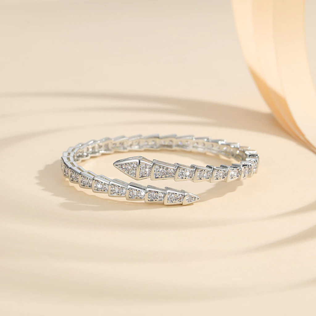 Nuevo creativo transfronterizo de pulsera de hueso de serpiente de diamante completo moda europea y americana de comercio electrónico temperamento de alto nivel de tendencia pulsera de cobre al por mayor