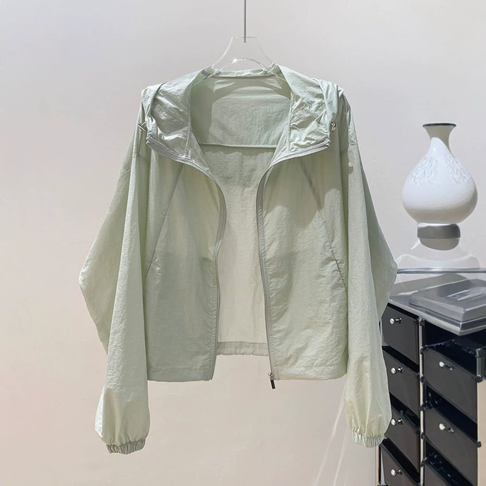 Lightweight and cool women's sun protection clothing, summer 2026 new model, loose and versatile, breathable, suitable for petite individuals, with a hood