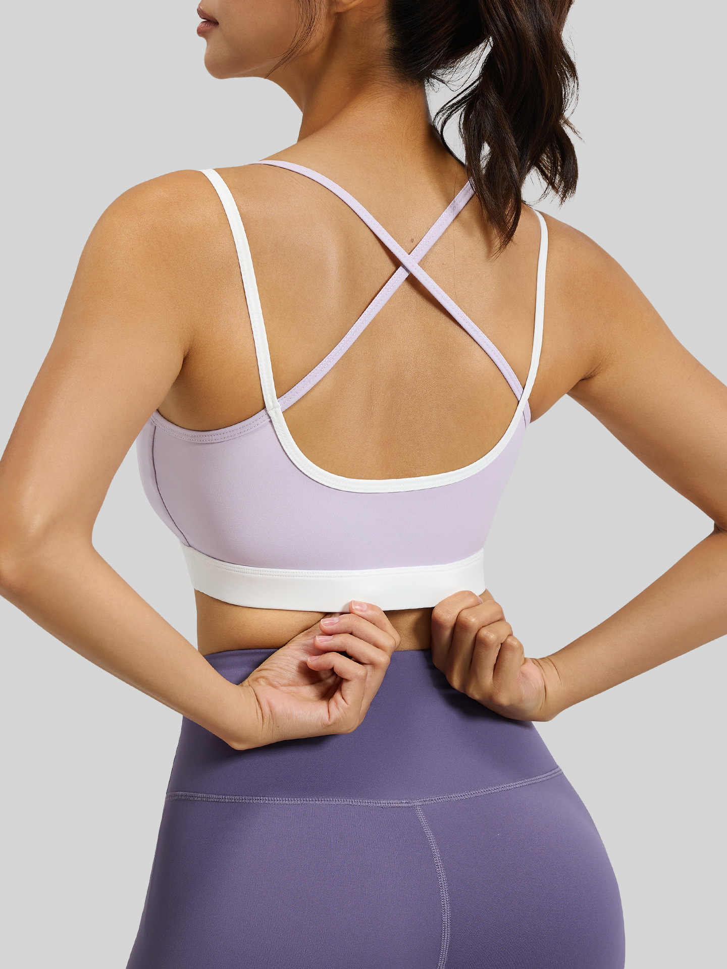Sujetador deportivo Juyitang con copas integradas y efecto push-up, a prueba de golpes, estilo cruzado en los hombros para mujer