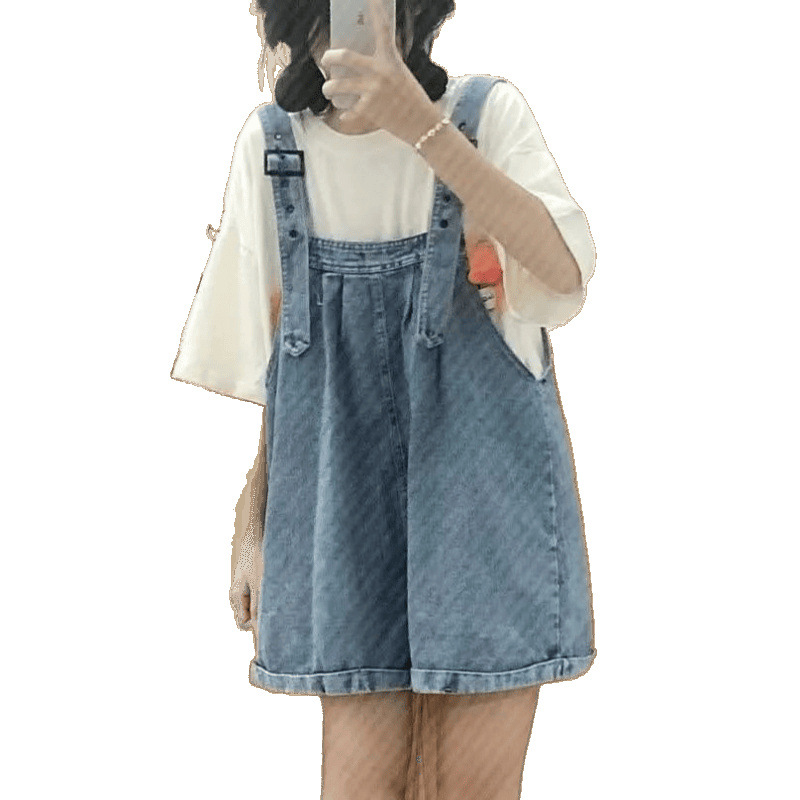 デニムの背もたれのショートパンツの女性2025の新型の夏はやせています。