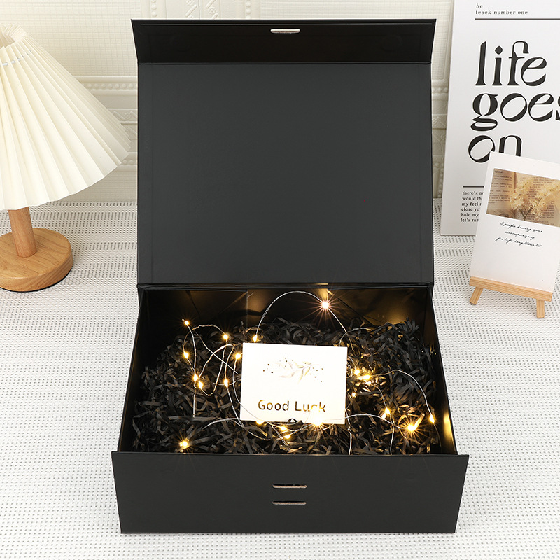 Caja de regalo plegable de absorción magnética simple caja de embalaje de perfumes cosméticos caja de cartón de boda una pieza plegable caja de regalo