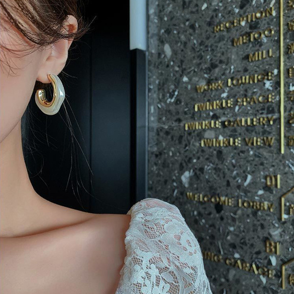 Brand universal earrings