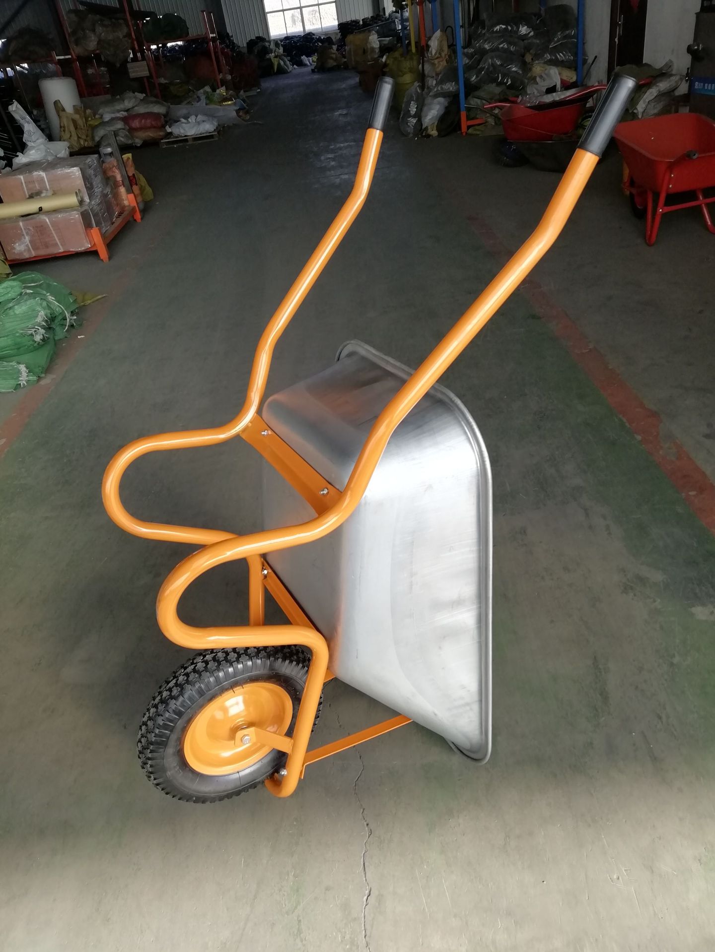 俄罗斯独轮手推车  85L镀锌斗手推车 WB6418A 400-8气态轮