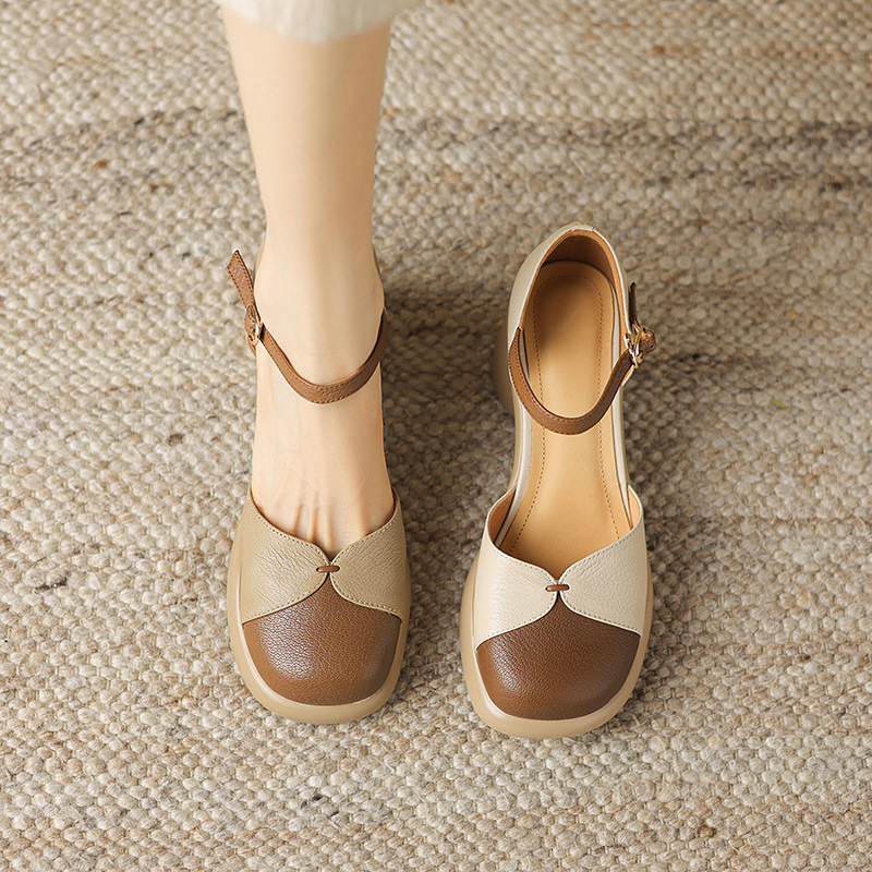 Sandal cao gót nữ bít mũi da cừu phối màu đế dày gót vuông quai ngang — Màu trắng be
