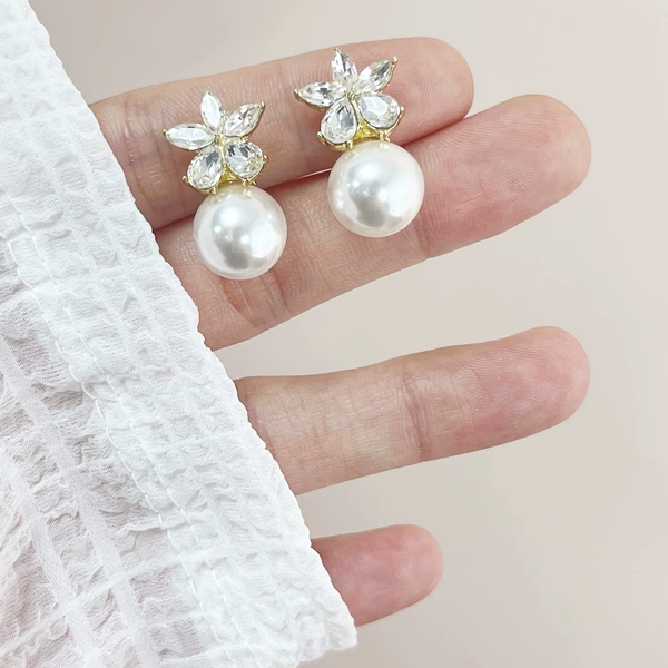 Zirconium, mosquito coil from pearl, ear clips, flowered