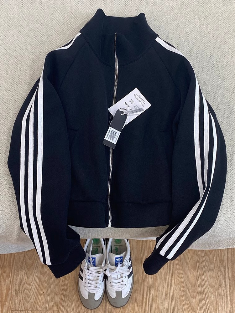 Short autumn sweatshirt