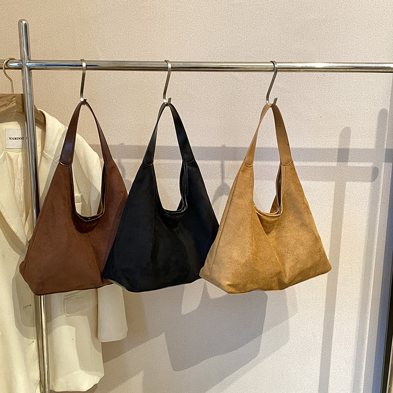 Popular bolso tote de gran capacidad mate para mujer 2024 otoño e invierno nuevo bolso de hombro simple de cercanías bolso tote de moda