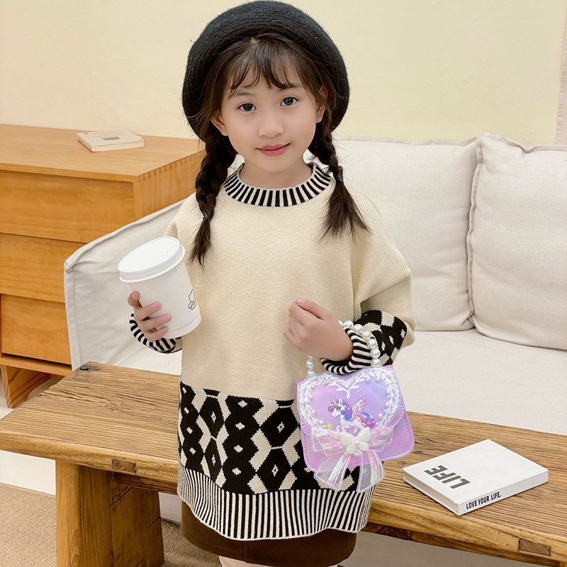 La niña transfronteriza Aisha bolso de hombro de este año, bolso de perla de moda popular, bolso de hombro para niños coreanos.