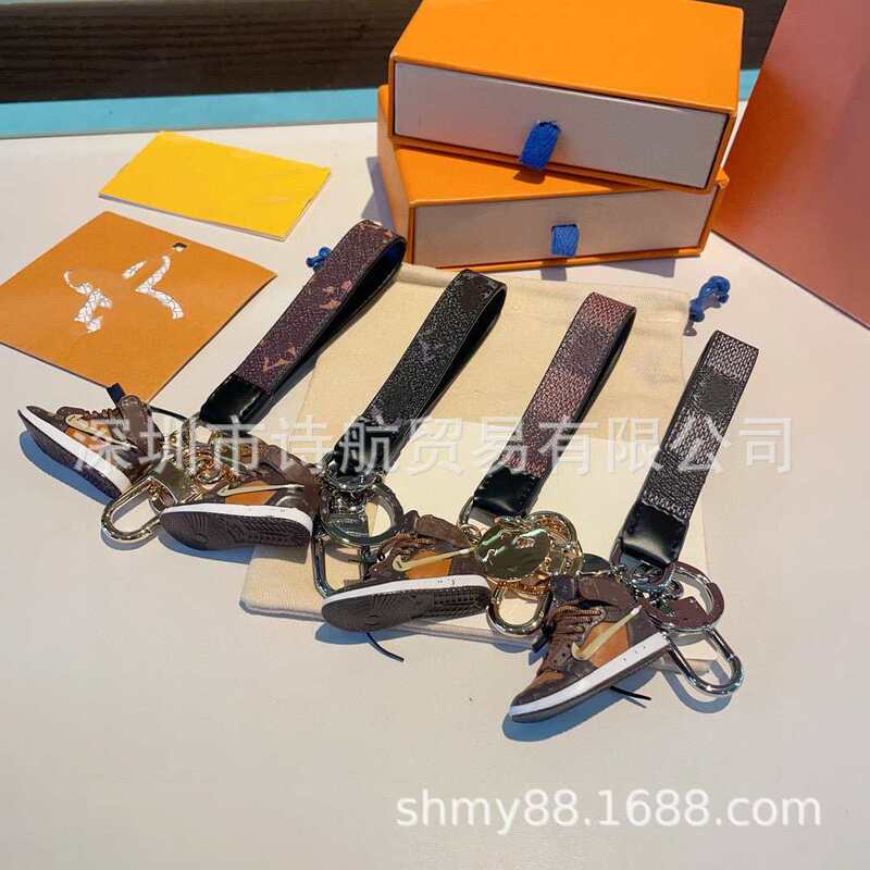 Trendy Brand Monogram Leather Car Keychain for Men, Durable and Wear-Resistant Shoe Keychain, Small Pendant Wrist Strap, Portable Trendy Brand Monogram Leather Car Keychain for Men, Durable and Wear-Resistant Shoe Keychain, Small Pendant Wrist Strap, Portable