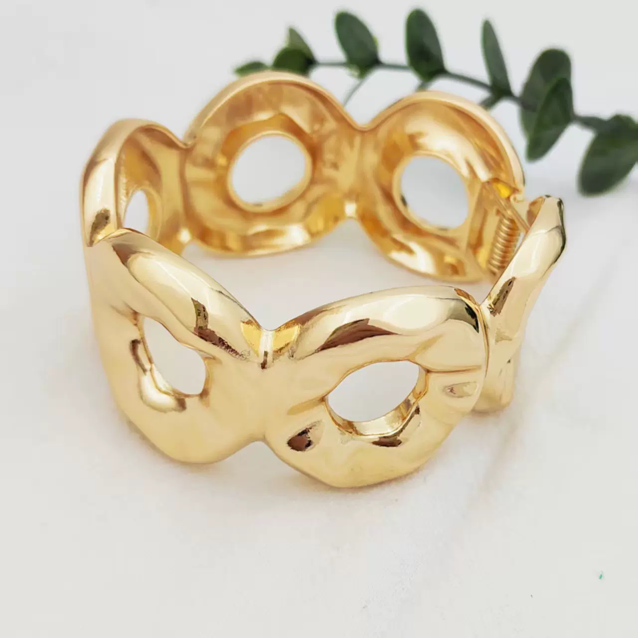 跨境重工几何弹簧手镯 时尚个性宽面圆圈镂空手镯 夸张手镯货源