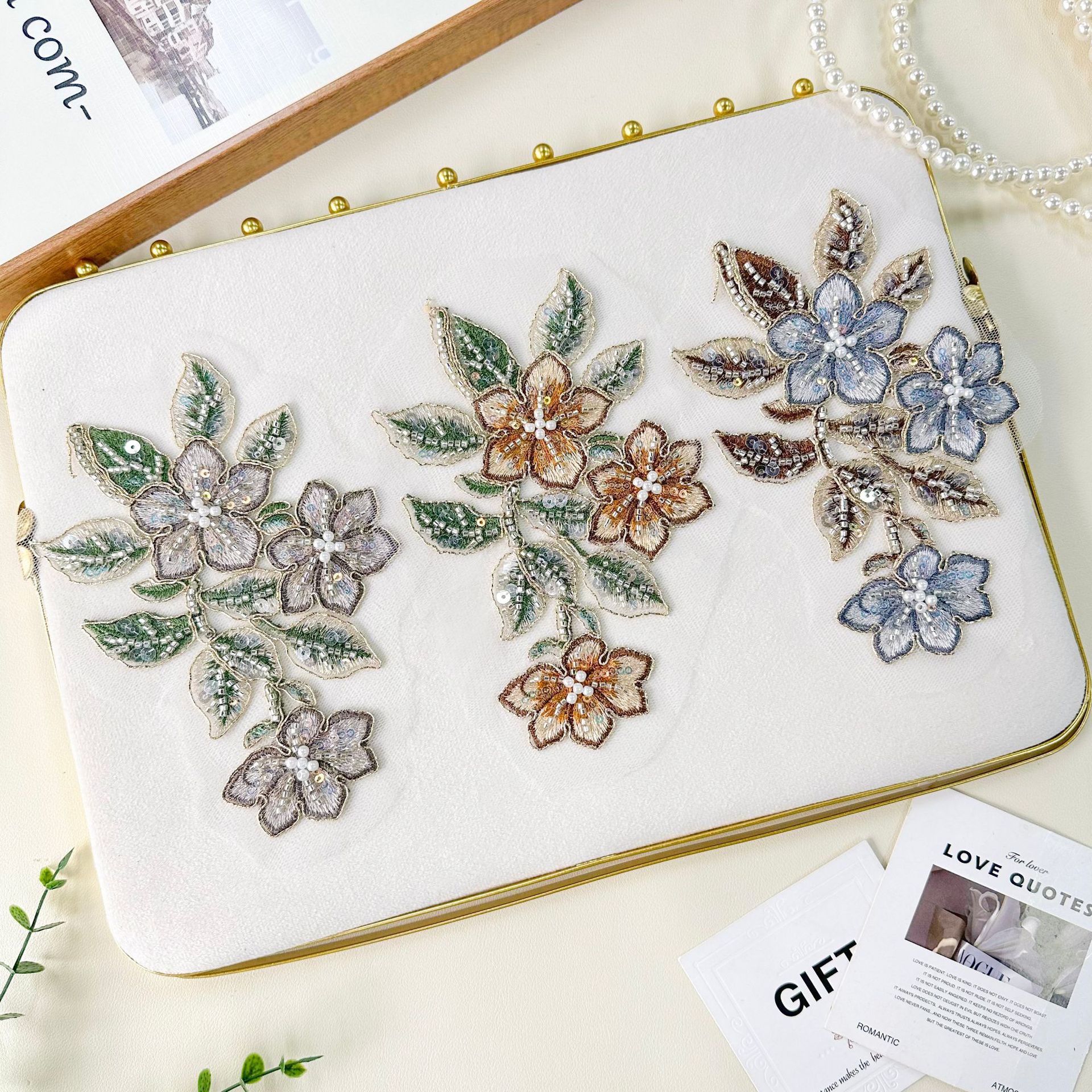 Cuentas de encaje hechas a mano parche bordado azul-púrpura / rojo marrón / gris-verde cuentas de clavos de flores de tres colores accesorios decorativos DIY image 1
