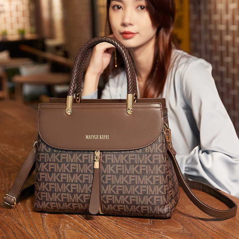 Hong Kong Genuine Leather Handbag for Women 2026 New Fashion Stylish Large Capacity High-End Ladies' Mom Crossbody Bag