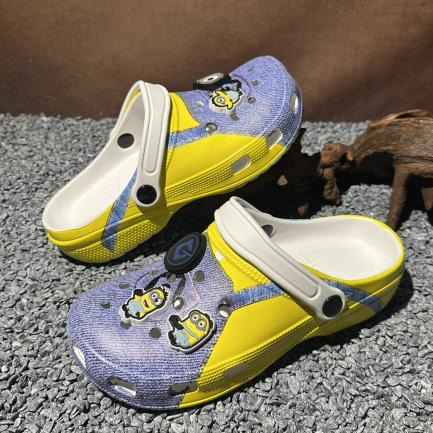 New Style Clogs with Minion Eyes Design, Parent-Child Outdoor Beach Sandals New Style Clogs with Minion Eyes Design, Parent-Child Outdoor Beach Sandals