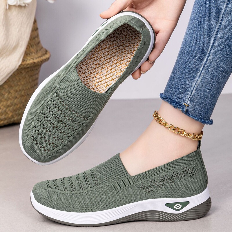 Women's large-size breathable flat shoes, mother's shoes, traditional Beijing cloth shoes, women's work shoes for waitresses, anti-slip Women's large-size breathable flat shoes, mother's shoes, traditional Beijing cloth shoes, women's work shoes for waitresses, anti-slip