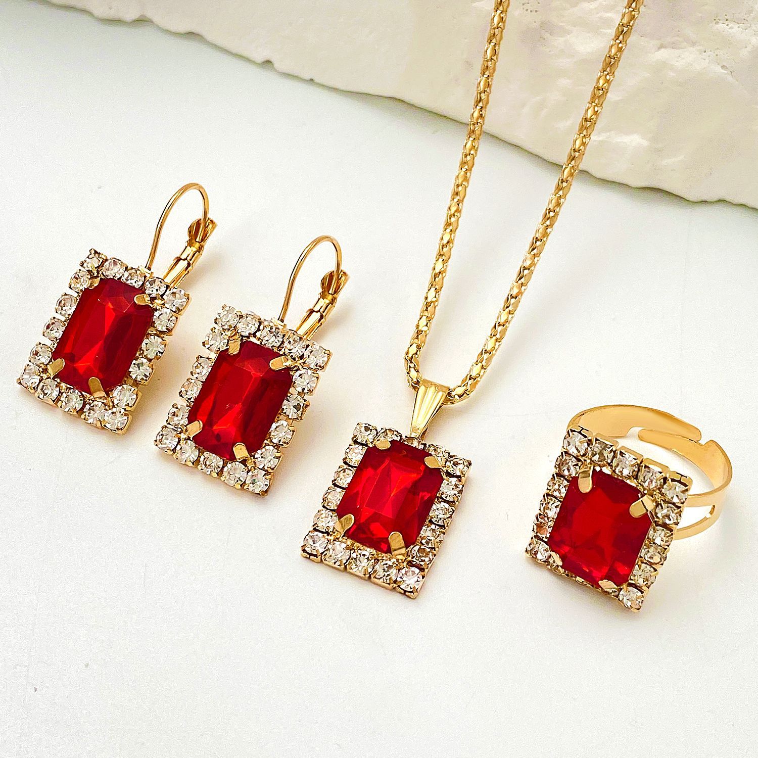 Europeo y americano personalizado amor rhinestone collar pendientes anillo traje brillante joyería nupcial fábrica al por mayor conjunto de tres piezas