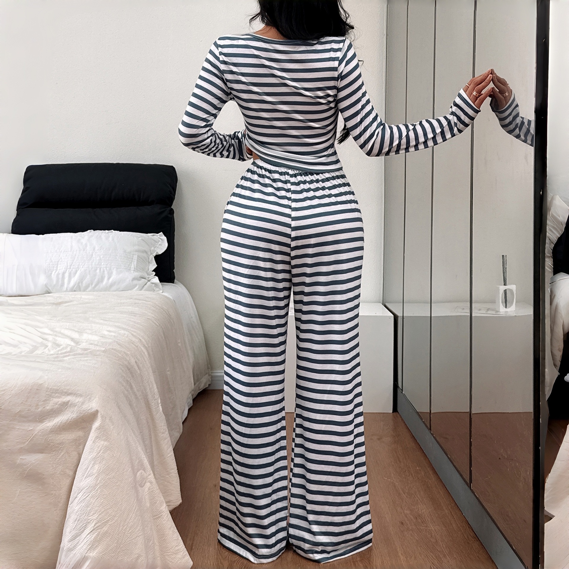 Amazon Europa y América transfronterizas damas de moda de cuello cuadrado rayas casuales delgadas pantalones de mangas largas pijamas set de ropa para el hogar