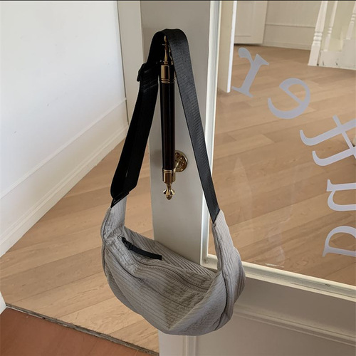 Bags for women new style Japanese style single shoulder pleated design dumpling bag moon bag simple casual niche women's bag couple bag