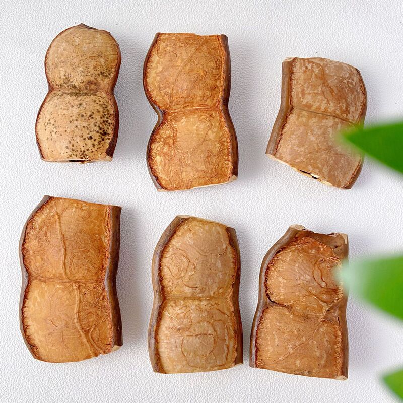 Handmade Decorative Ornaments Made from Xishuangbanna Peace Beans and Yunnan Soybean Pods, with a Healing Touch