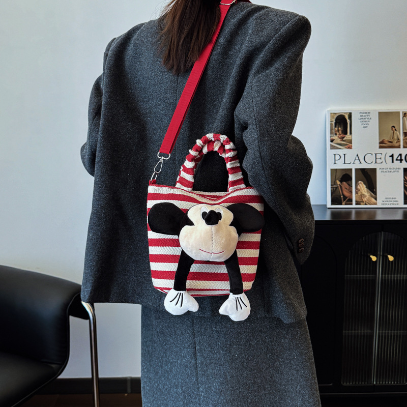 외국 스타일 귀여운 유행 휴대용 버킷 가방 여성의 2024 새로운 틈새 디자인 크로스 바디 가방 간단한 맞춤형 작은 가방